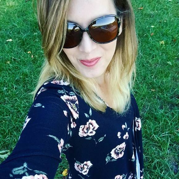 Meet your Posher, Ellie - Picture 1 of 1